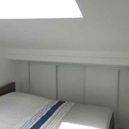 Must1 Minimes Avec Piscine Apartmán *