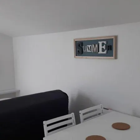 Must1 Minimes Avec Piscine Apartmán