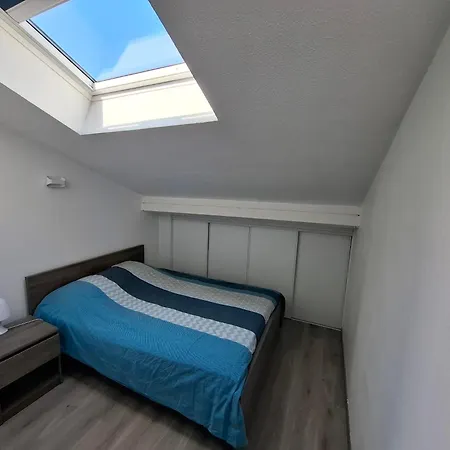 Must1 Minimes Avec Piscine *